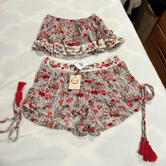 RAGA Embroidered Floral Boho Festival Tassel
Cream Red Shorts and Top Size Small - Picture 4 of 4